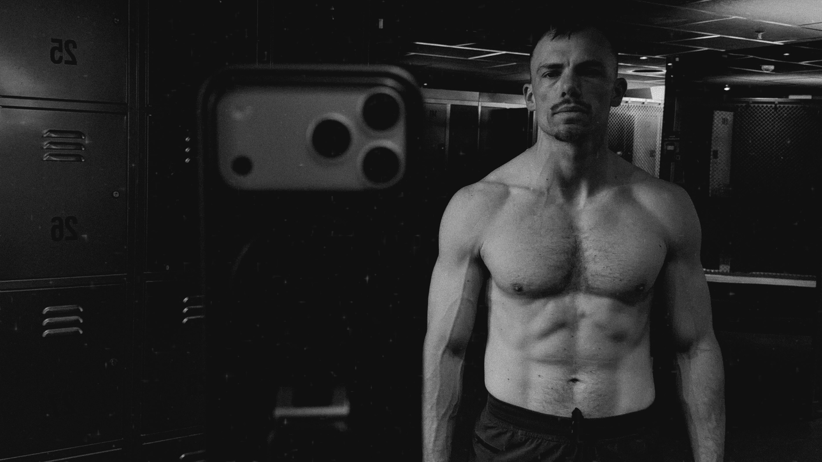 Moris Fikic im Fitnessstudio – dein Coach für Alltagsfitness