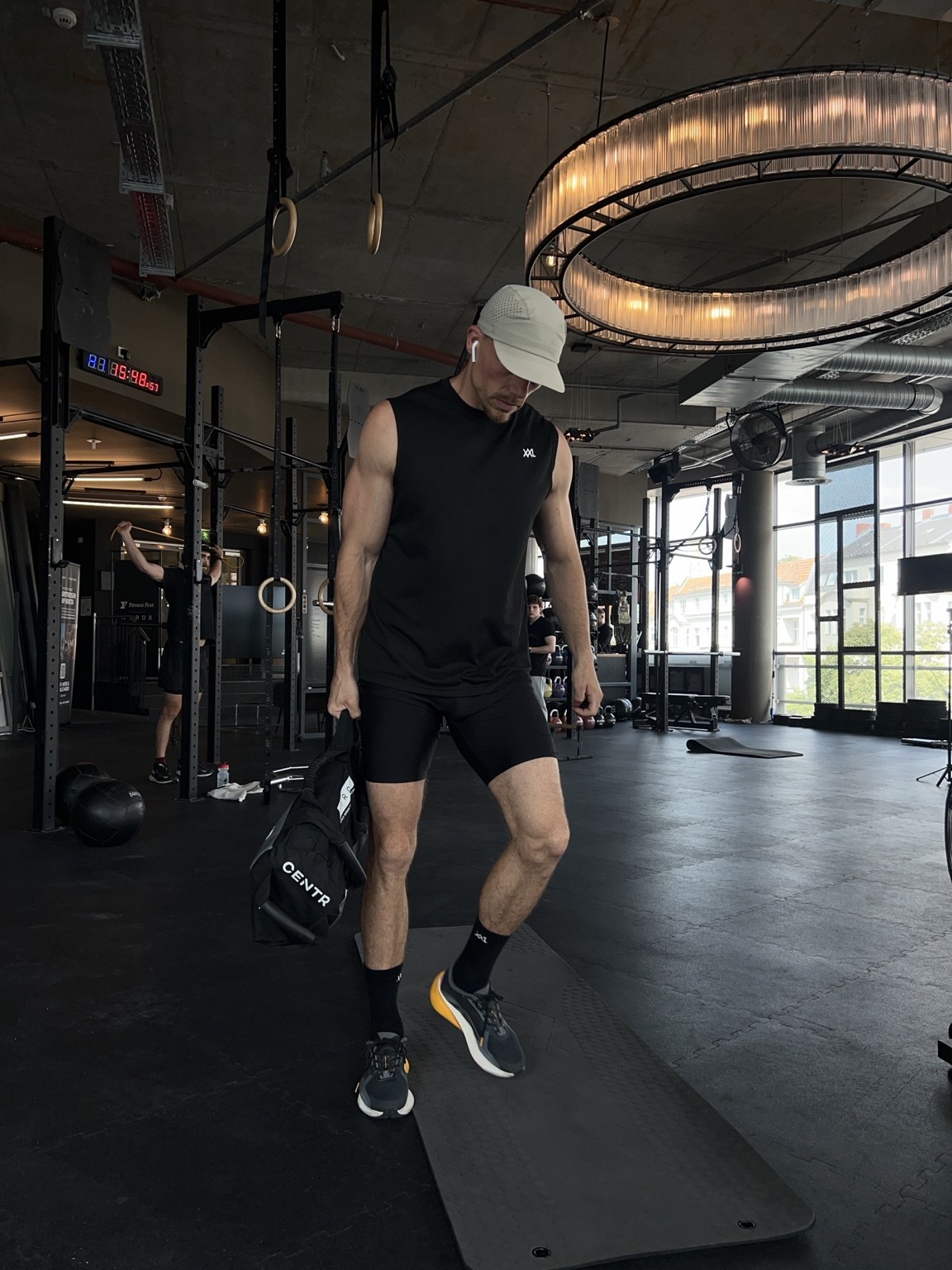 Moris beim Krafttraining im Gym